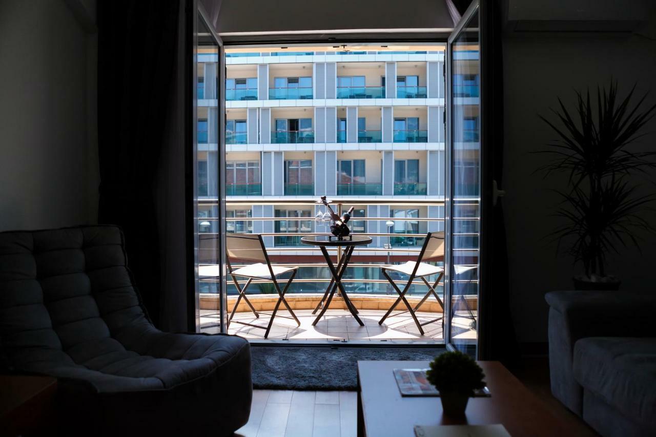 Apartment Palm One