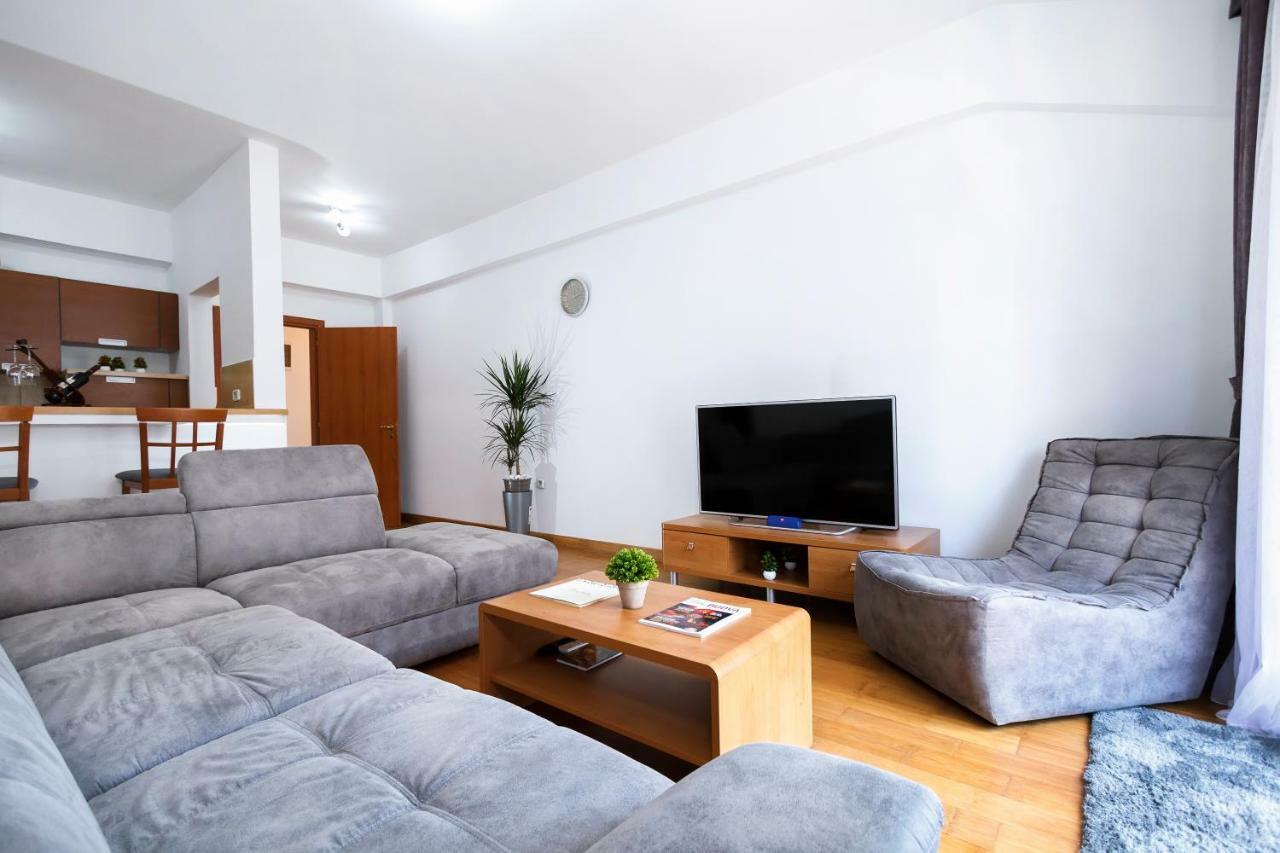 Palm One Apartment *